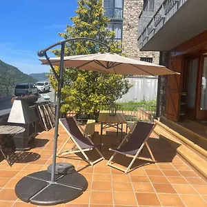 Una Terraza Con Encanto El Tarter